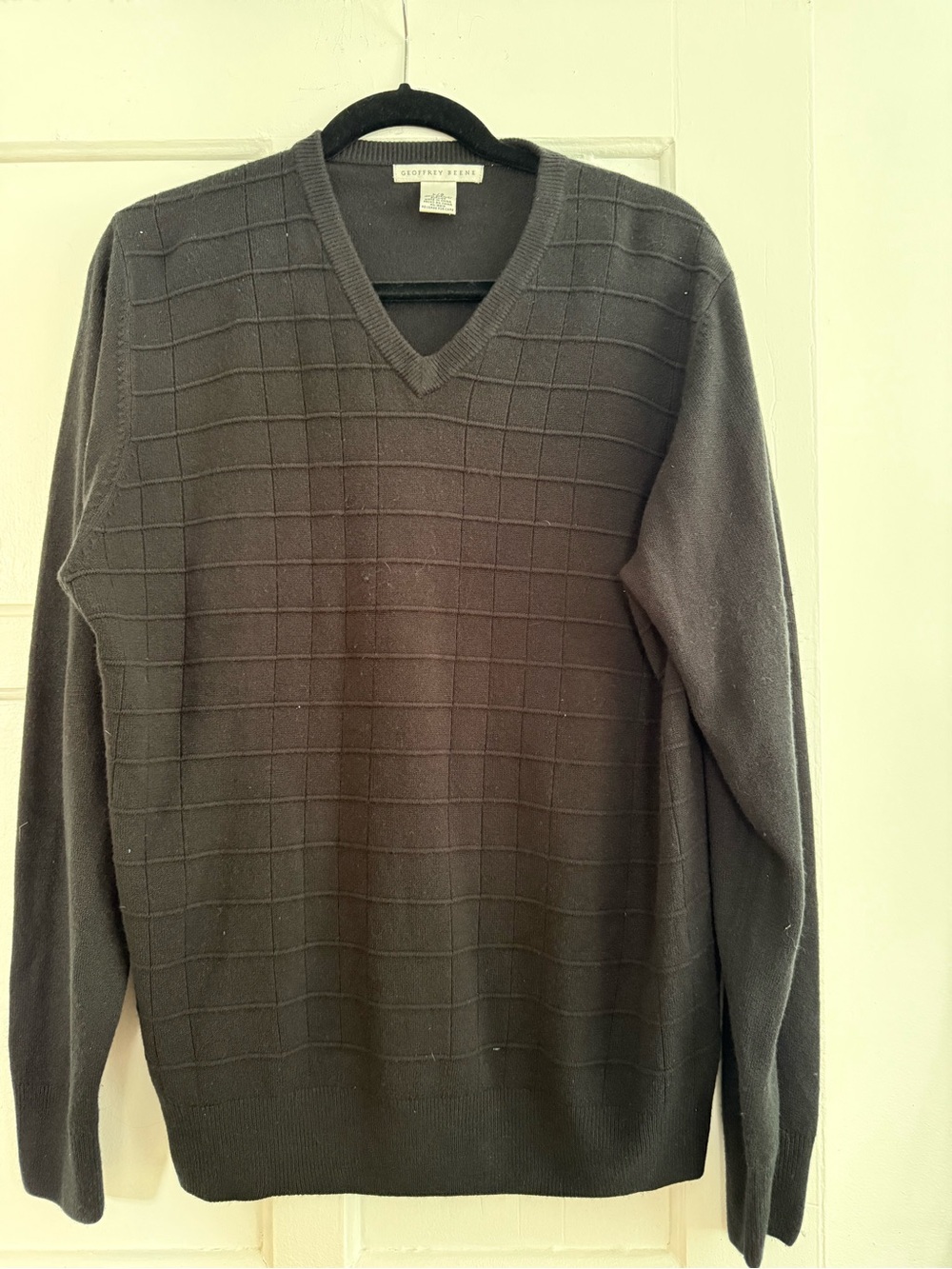 Geoffrey Beene Men's V-Neck Sweater in Charcoal